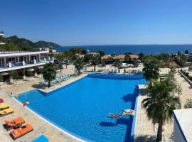 Grand Resort by Greccia Dhermi Prime，位于德尔米的酒店