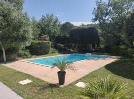 Gîte L'Escapade Revéloise，位于勒韦的酒店