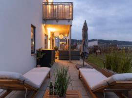 Earthy Ground Floor Home with Patio Sunbeds Greenery，位于巴斯塔德的酒店