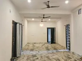 Pandit Devki Nandan Dharamsala & Guest House