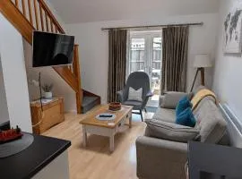 Lovely 1 Bedroom House with Private Garden and Parking