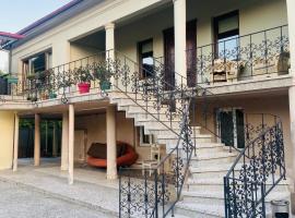 Villa Visteria with terrace，位于巴统的别墅