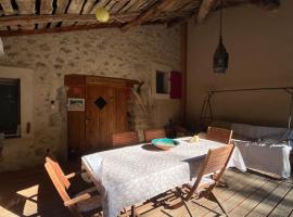 拉格兰奇达格尼斯住宿加早餐旅馆，位于Montmaur-en-Diois的酒店