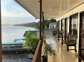 Hotel Angsa River View Tortuguero，位于托尔图格罗的酒店