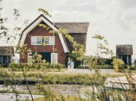 Deluxe Lake Villa with Sauna on the Heegermeer – Luxury Villa with 2 Private Docks