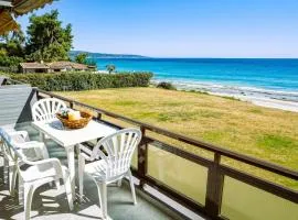 Sunny Bay Beachfront Retreat