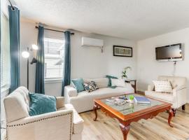 1 Mi to Main St Joplin Cozy Home with Shared Yard!