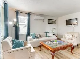 1 Mi to Main St Joplin Cozy Home with Shared Yard!