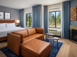 Martis Valley Lodge, Tapestry Collection by Hilton，位于特拉基的酒店
