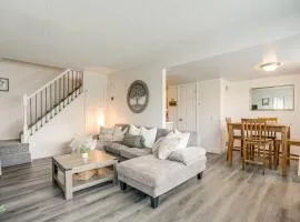 Explore Red Rocks and Green Mtn Townhome with Pool!