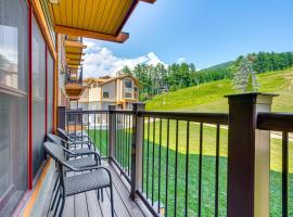 Ski-Out Family Condo at Cranmore Mountain，位于北康威的酒店
