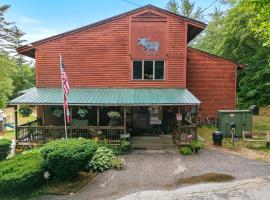 Evergreen Valley Inn，位于North Lovell的酒店