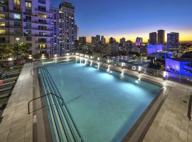 High-Rise Luxury Condo in Downtown Miami with Balcony & Ocean Views，位于迈阿密的酒店