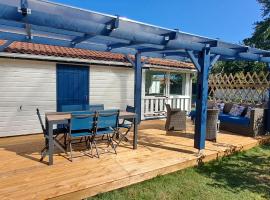 Joli chalet exotique à Biscarrosse-Lac，位于比斯卡罗斯的酒店
