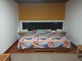 Homestay Natural Paradise habitaci&oacute;n 1，位于圣克里斯托瓦尔的带泳池的酒店