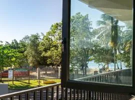 AQUA Villas Del Mar Apt 7 - 1BR Coastal Getaway by the Beach