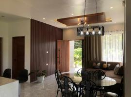 The CozyNest Camiguin Homestay，位于曼巴豪的酒店