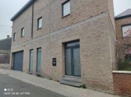 Villa 8 chambres pour 20 personnes，位于沙勒罗瓦的酒店