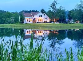 The Villa - Industrial Farmhouse with Hot Tub，位于Dover的酒店