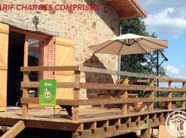 Gîte Confortable avec Terrasse Privative - Wifi Gratuit - FR-1-496-189，位于Saint-Romain-dʼUrfé的酒店