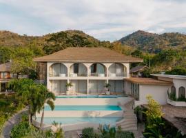 Le La Lake Resort and Spa，位于班康卡臣的酒店