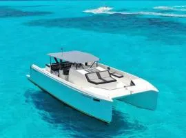 Barco privado de lujo para tu familia y amigos en Cancun-isla mujeres
