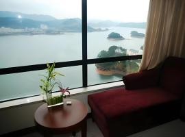 New Century Hangzhou Qiandao Lake Longting Hotel，位于淳安的酒店