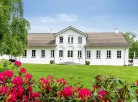 Spacious House With Room For Relaxation And Play