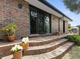 Blairgowrie Beach Bungalow - Pet & Value Stay，位于布莱尔高里的酒店