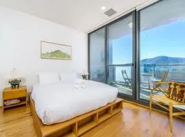 Retro Gallery Escape in the Heart of Braddon - Hosted by Canstay