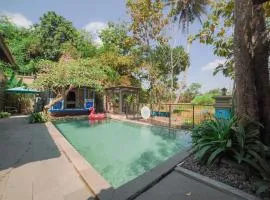 Ubu Villa Donolayan - 4 Bedrooms Villa in Yogyakarta
