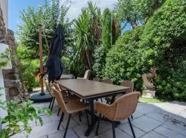 Large house with garden near the sea