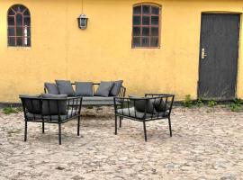 Idyllic Country House With Sea View And Sunsets，位于伦讷的酒店