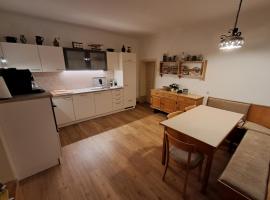 Bauernhaus mit großem Innenhof und Garten - ideal für große Gruppen，位于Seefeld-Kadolz的酒店