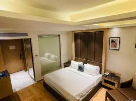 Hotel The Hussainganj