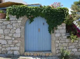 Volta Stonehouse Apartments