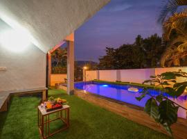 ll EMPYREAN STAY ll CELESTIAL UNICORN VILLA ll LUXURY ll 3BHK ll AC ll PVT POOL ll FREE WIFI ll，位于罗纳瓦拉的酒店