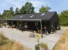 4 Bedroom Nice Home In Ebeltoft