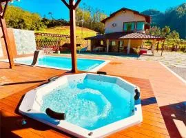 Refúgio Premium nas Montanhas de Alfredo Chaves Refúgio nas Montanhas de Alfredo Chaves com Piscina Jacuzzi Aquecida externa Suite Master com Hidro e Área Gourmet