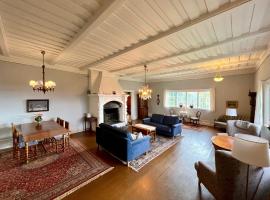 Summer cottage in Raettvik for 9 people，位于赖特维克的酒店