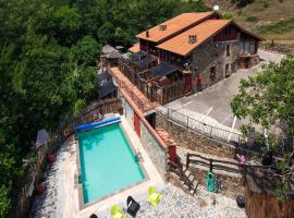 Apartamentos Rurales & Spa La B&aacute;rcena，位于Enterria的乡村别墅