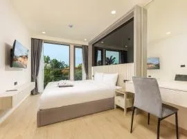 Suite Luna Pool and Gym Access The Ozone Condo