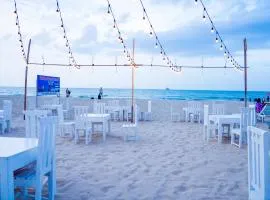 Golden Beach Hotel & Restaurant