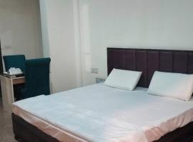 Hotel KS & Palace，位于Thānesar的酒店