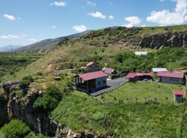 Guesthouse by the river，位于Kʼaghsi的酒店