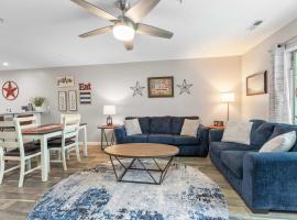 Americondo -Sleeps 8 Only blocks from 76 Strip，位于布兰森的酒店