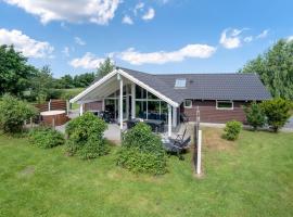 Holiday Home Mika - 800m from the sea by Interhome，位于博托比的带按摩浴缸的酒店