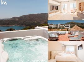 Modern Penthouse with Private Jacuzzi, Panoramic Sea and Lake Views - 8 min to Puente Romano，位于伊斯坦的酒店