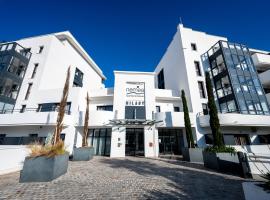 Nemea Appart Hotel Les Hauts de Milady Biarritz，位于比亚里茨的带热水浴缸的酒店