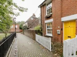 Writers Retreat in the heart of Ashford Town